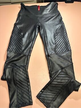SPANX faux leather paneled leggings